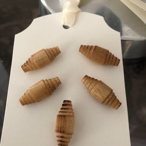 New WOT. Vintage Lot of 5 Buttons.